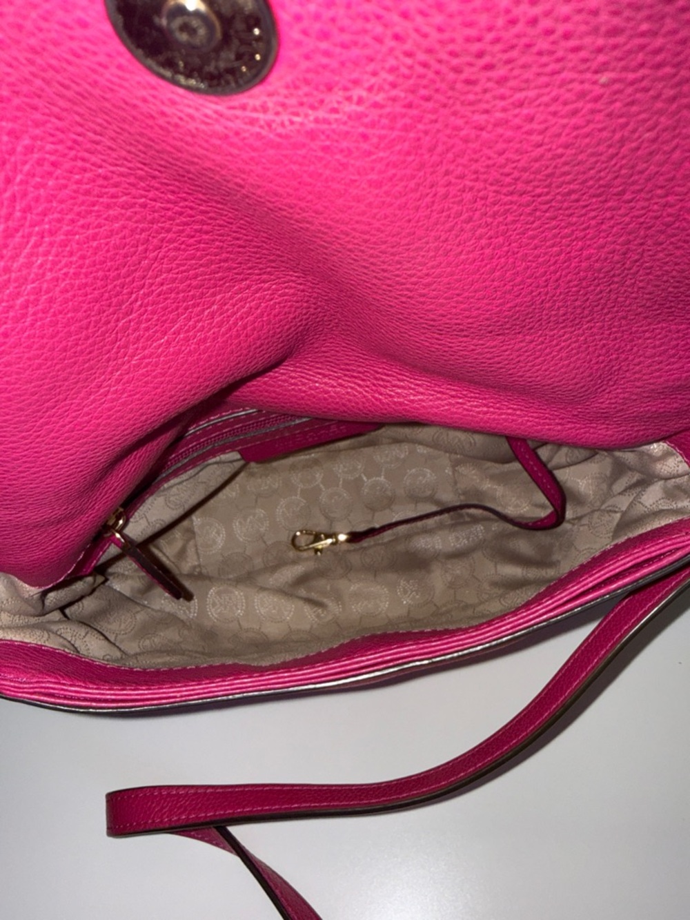 Michael Kors Fuchsia Pebbled Leather Crossbody with Tassel - Picture 4 of 6